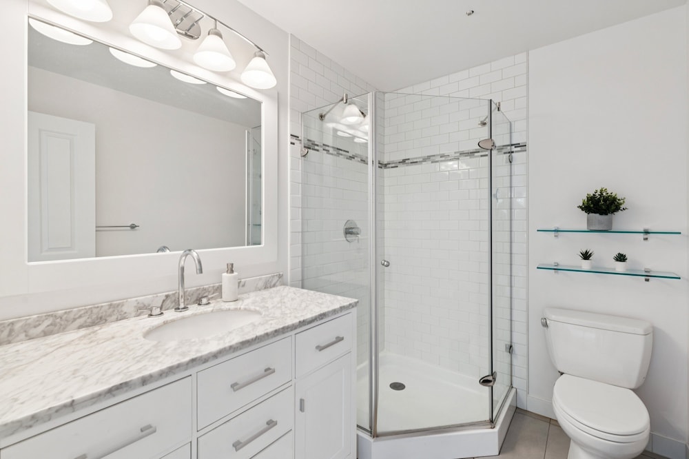 Walkable Seattle Gem Close To Everything 2 Bedroom Condo