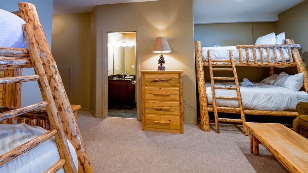 Thunder Ridge by Fernie Lodging CO