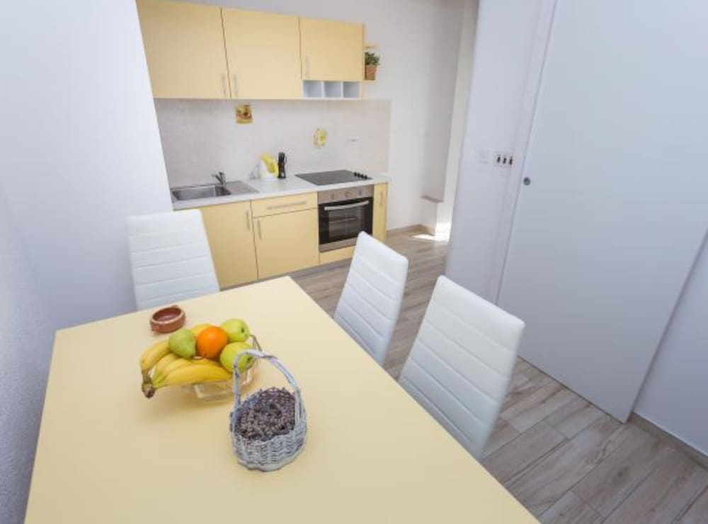 Cozy Seaview Retreat A & M Apartments