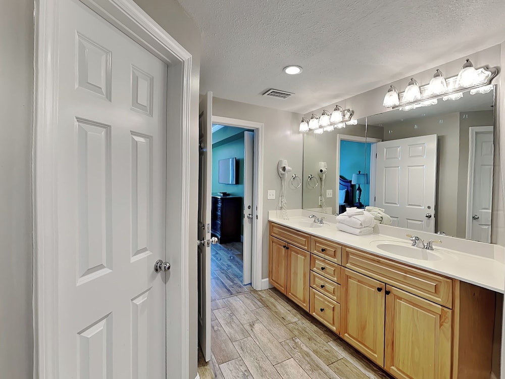 The Beach Club - Avalon #1604 by Southern Vacation Rentals