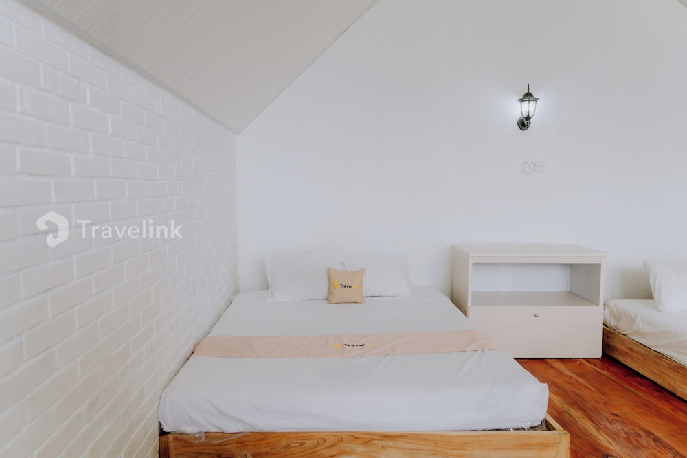 White Cabin By Travelink