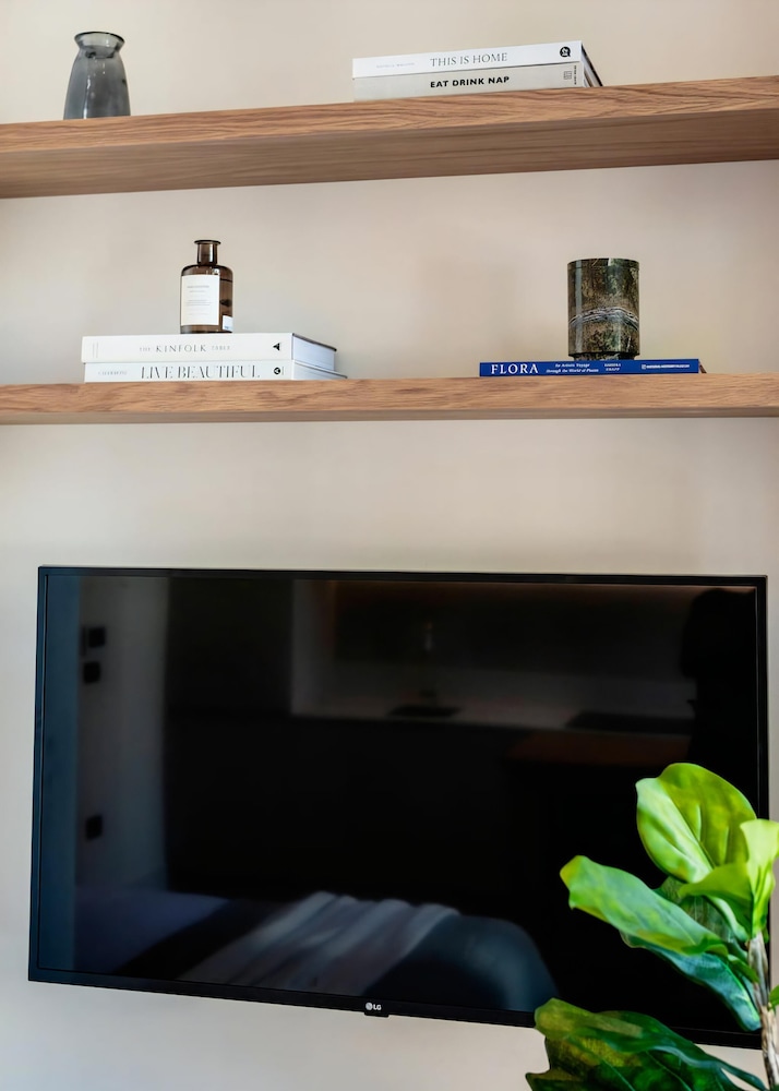 Stunning Studio Apartment, Moments From Earls Court Station