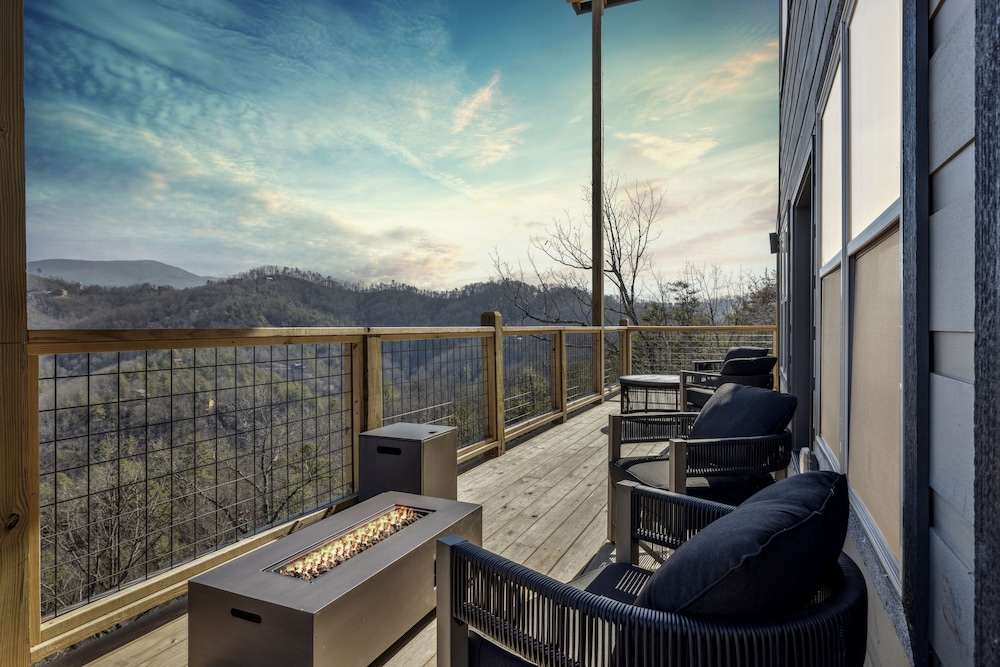 Jerne To The Top 4 Bedroom Cabin