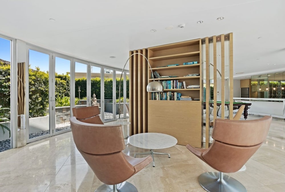 Luxury Beachfront Stay in Kirra