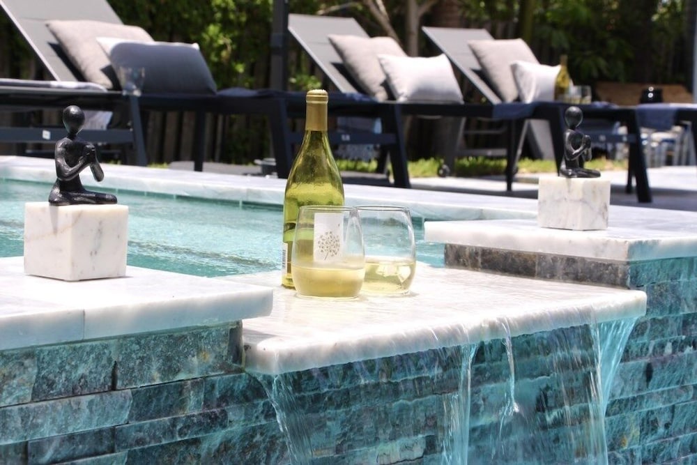 Fox Private Resort- Near Downtown & Beach 8 Bedroom Home