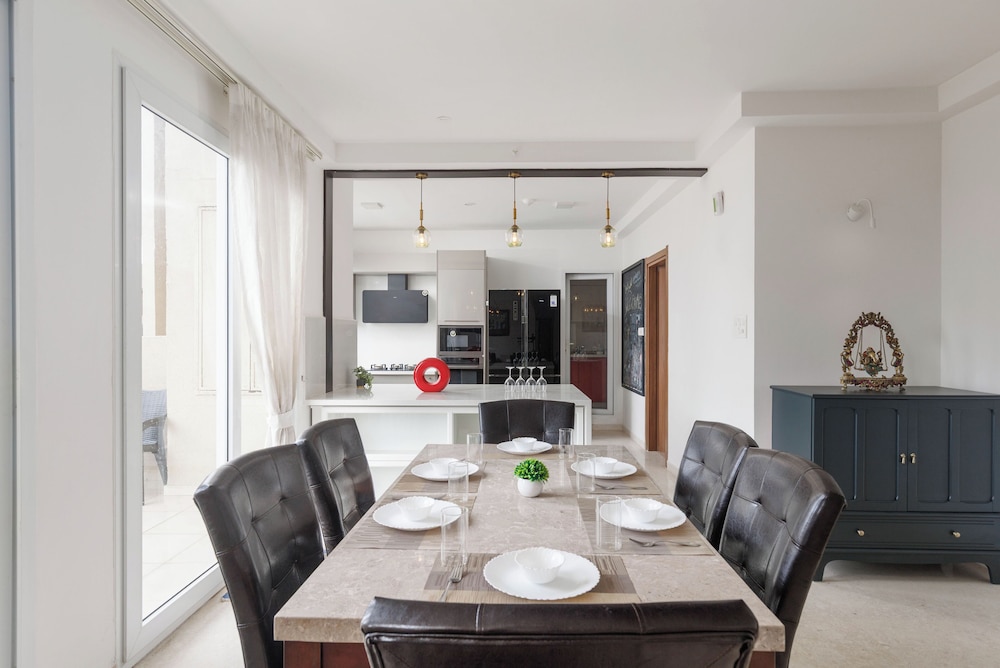 Skyline Haven by Red Olive4bhk30mins Airport