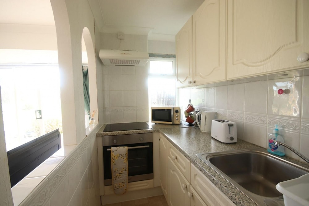 43G Medmerry Park 2 Bedroom Chalet view 5