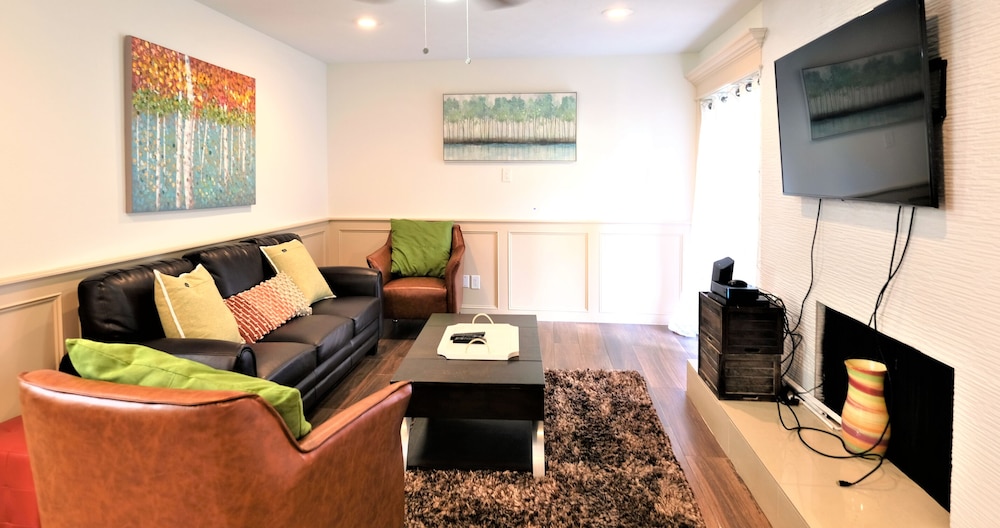 3Bdrm 2Bath 3Beds - 2 Story Condo - Image 5