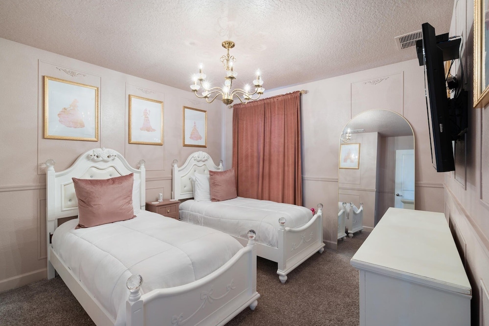 Championsgate Resort 6 Bedroom Private Pool Home with Theater 6 Home