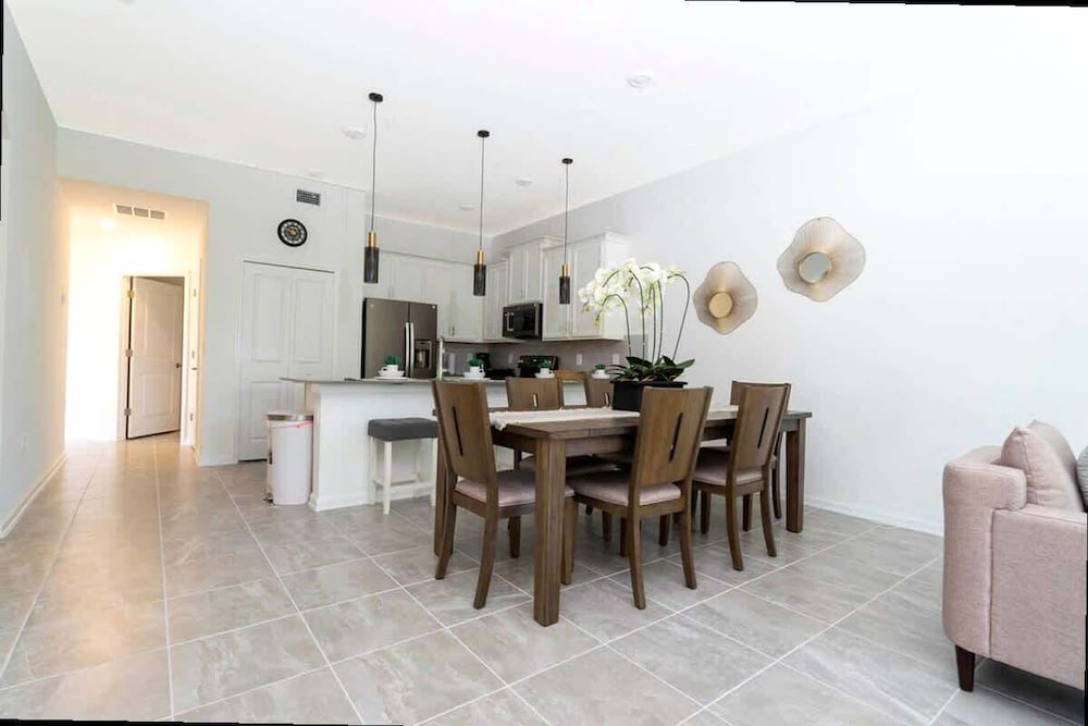 Modern 2Bd Townhome Minutes to Disney w Waterpark