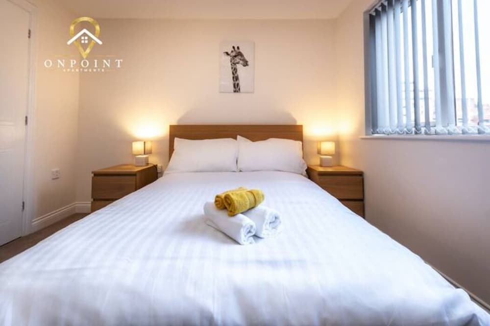 OnPoint - Spacious 2 Bed Apartment - FREE Parking view 5