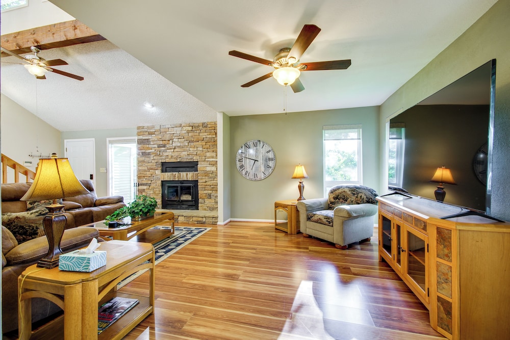 Walk to Pomme de Terre Lake: Pet-friendly Escape