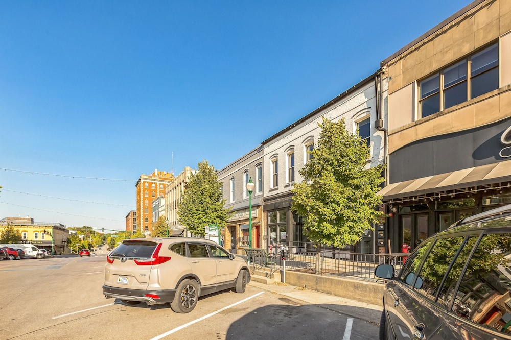 Rustic-industrial Loft With Courthouse Views 3 Bedroom Apts