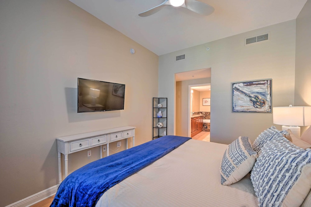 Luxe Naples Bay Resort Condo: Near Fifth Ave!