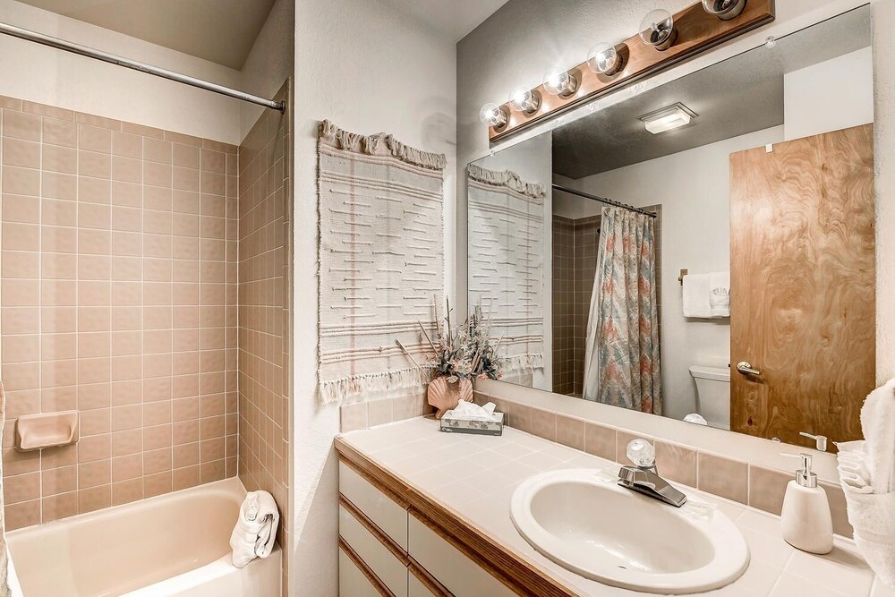 Mountainside House 673 4 Bedroom Home by RedAwning