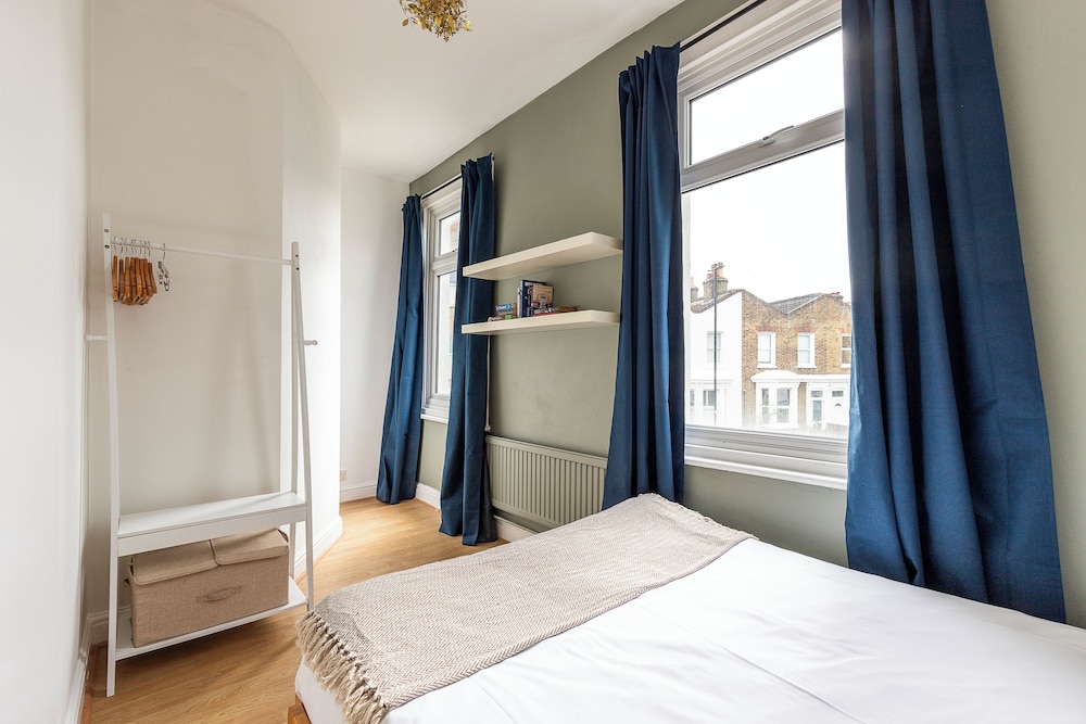 A Tranquil One-bedroom Flat Near Brockwell Park