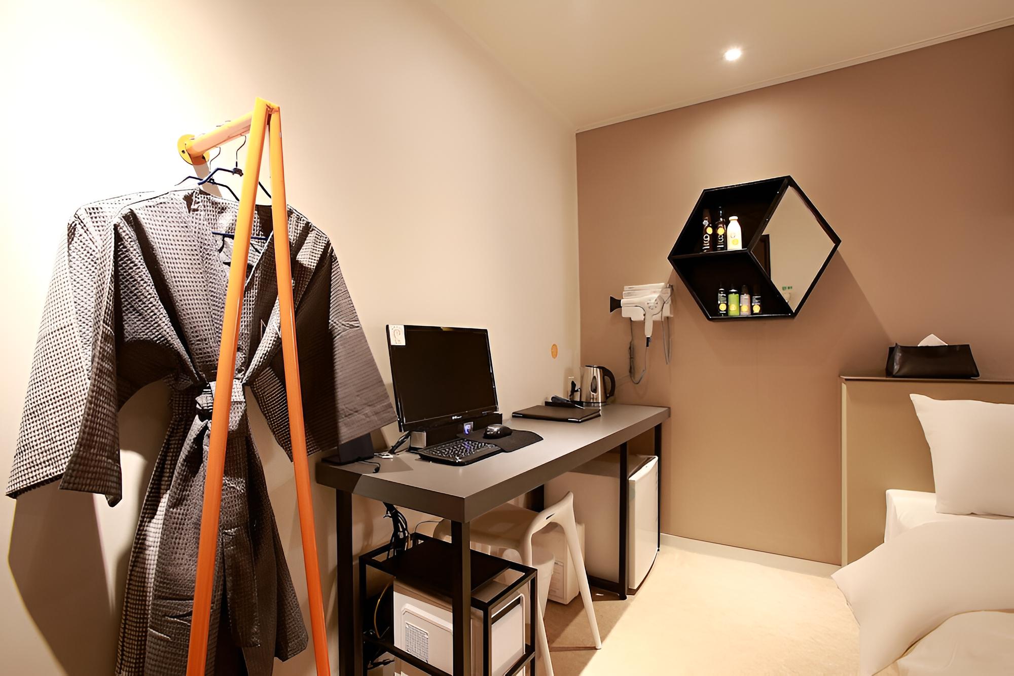 Photo 12