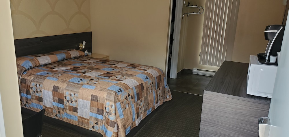 Falcon Motel Brossard