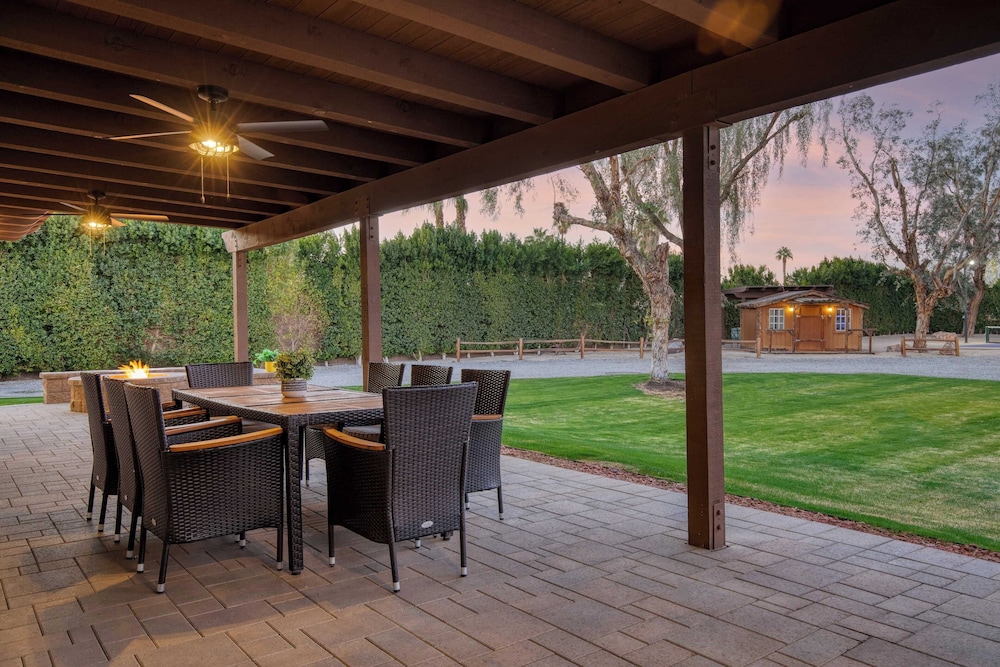 Pool, Sports Court, Game Garage, Fire Pit, & Casita Olivano Ranch by Avantstay
