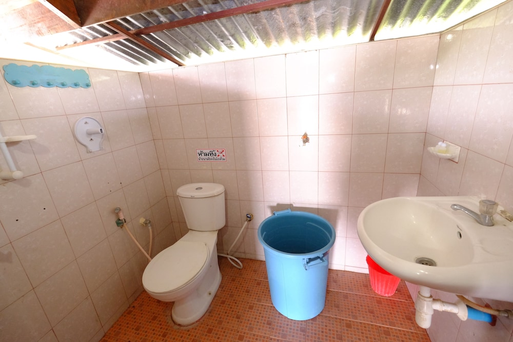 Baanpakrimklong Sukhamon Homestay & Resort
