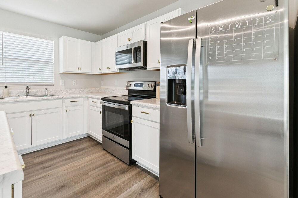 Modern Downtown Retreat Near Swamp Rabbit Trail 4 Bedroom Townhouse
