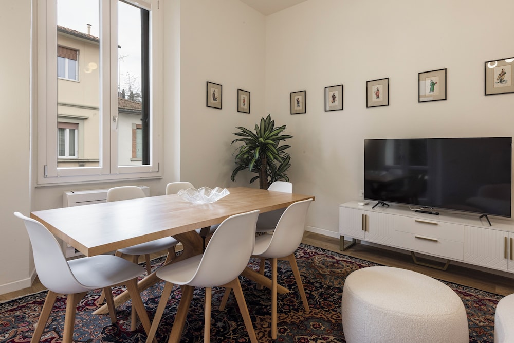 Salutati Apartments by MMega