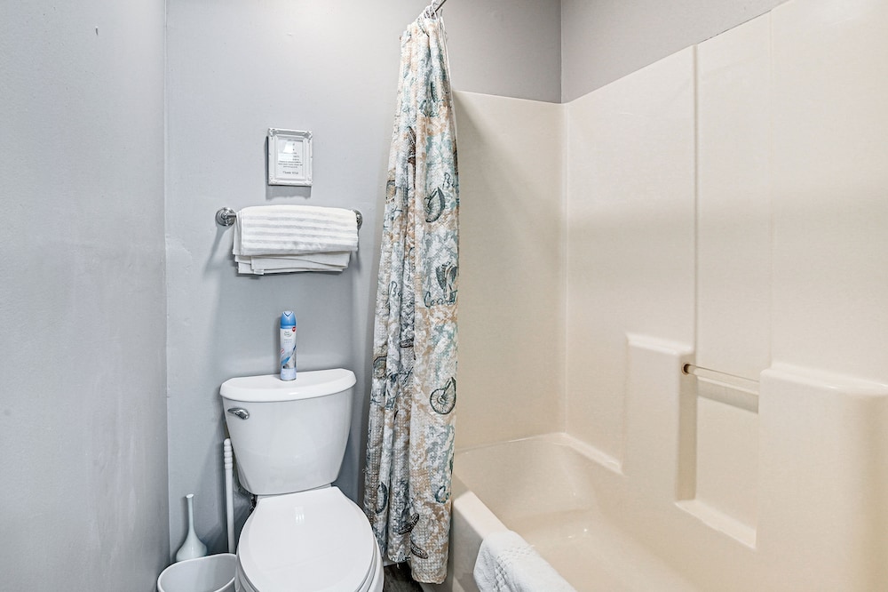 Pool Access & Golf View: Myrtle Beach Retreat!