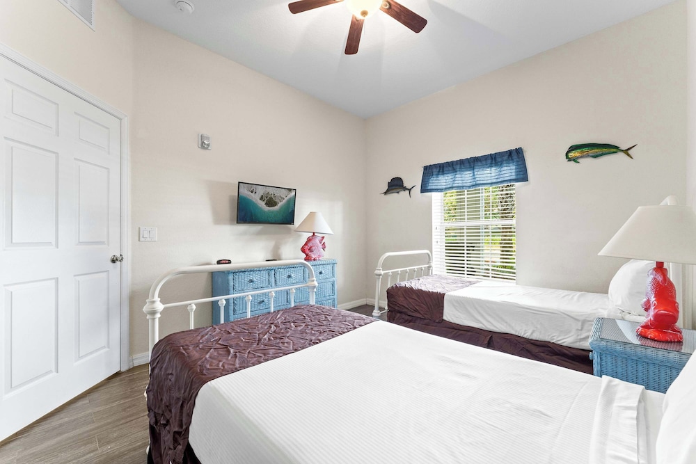 Serenity at Bahama Bay For 8