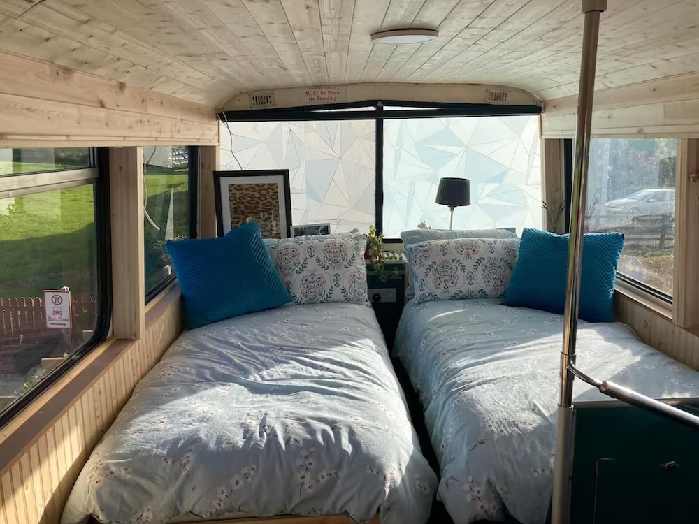Ballinadee Bus - Boutique Bus Accommodation