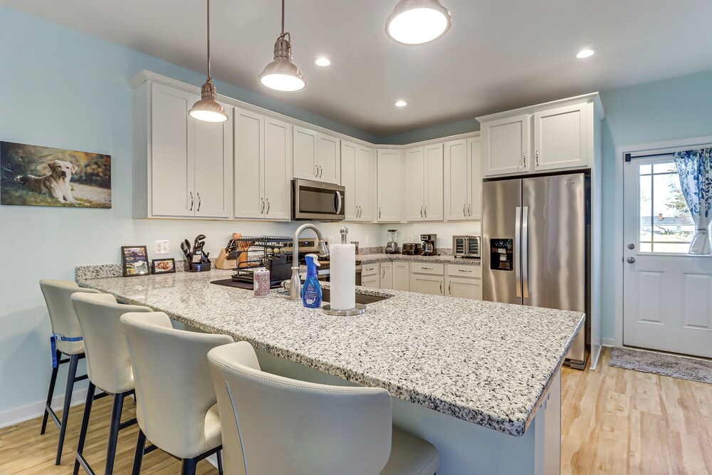 Walk to Bay: Home w/ Fenced Yard in Colonial Beach