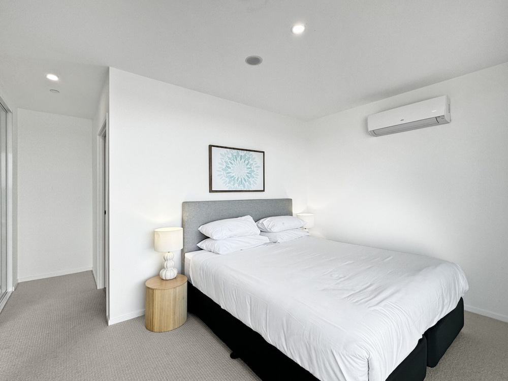 Deluxe 3-bed Unit With Views