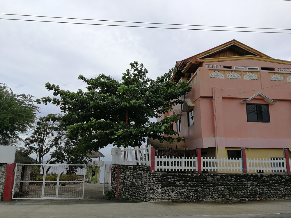Beachview Pink Lodge