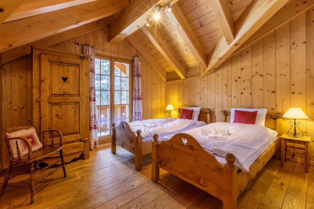 Luxury 10 pax Chalet With Incredible Views Garage