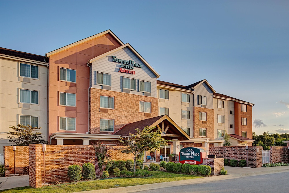 Hotel TownePlace Suites by Marriott Fayetteville North - Image 1