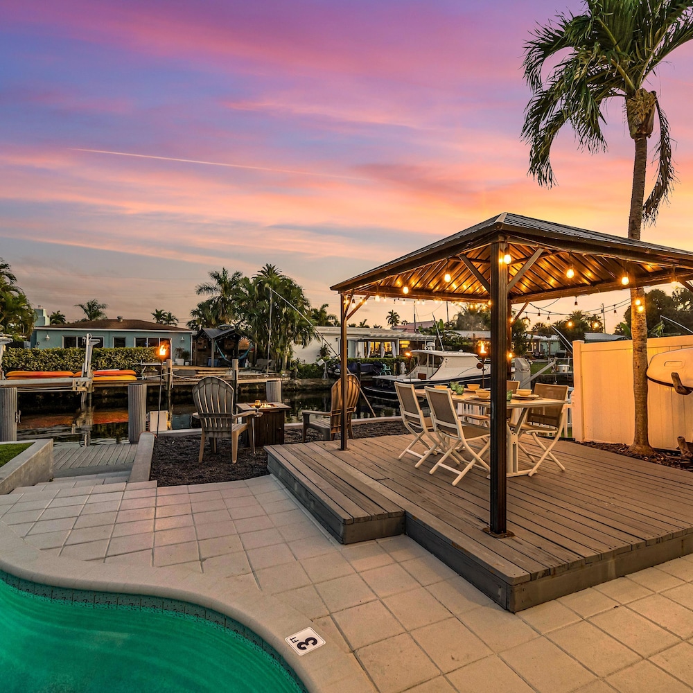Waterfront Bungalow Heated Pool Pineapple Key view 5