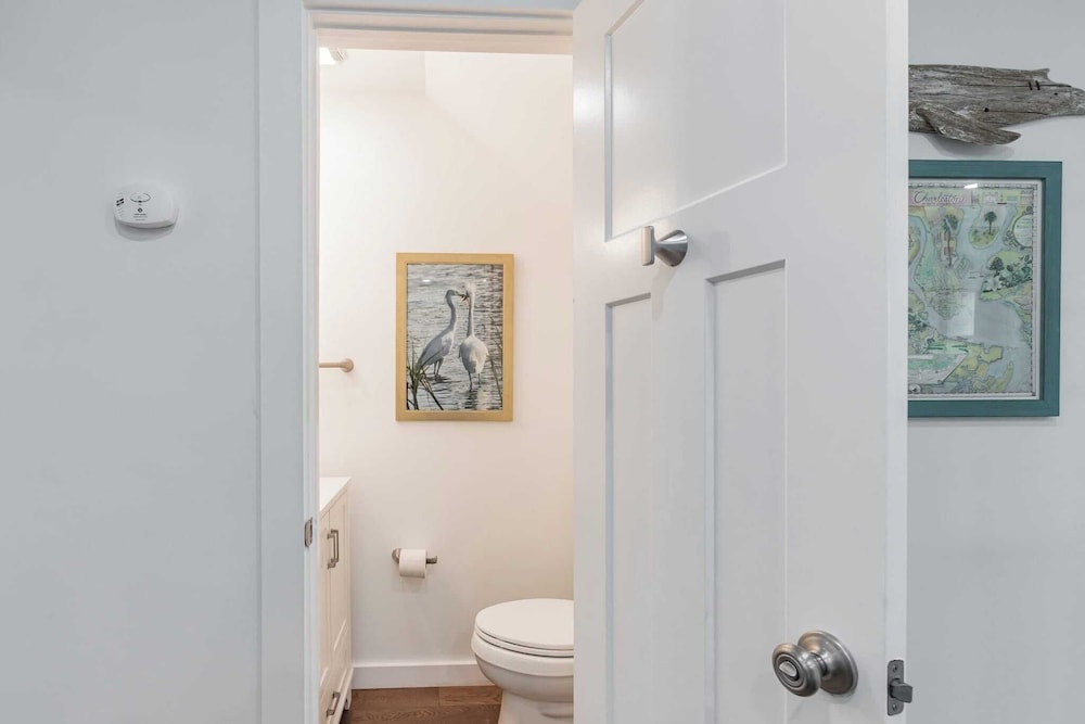 Shem Creek Retreat by Avantstay 10 Mins to Downtown Charleston Yard + Patio