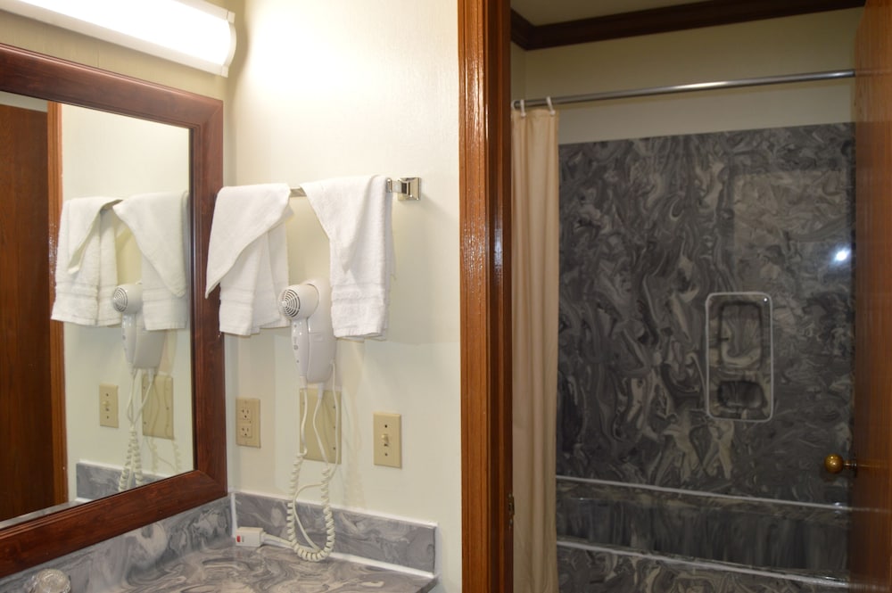 Economy Inn - Akron