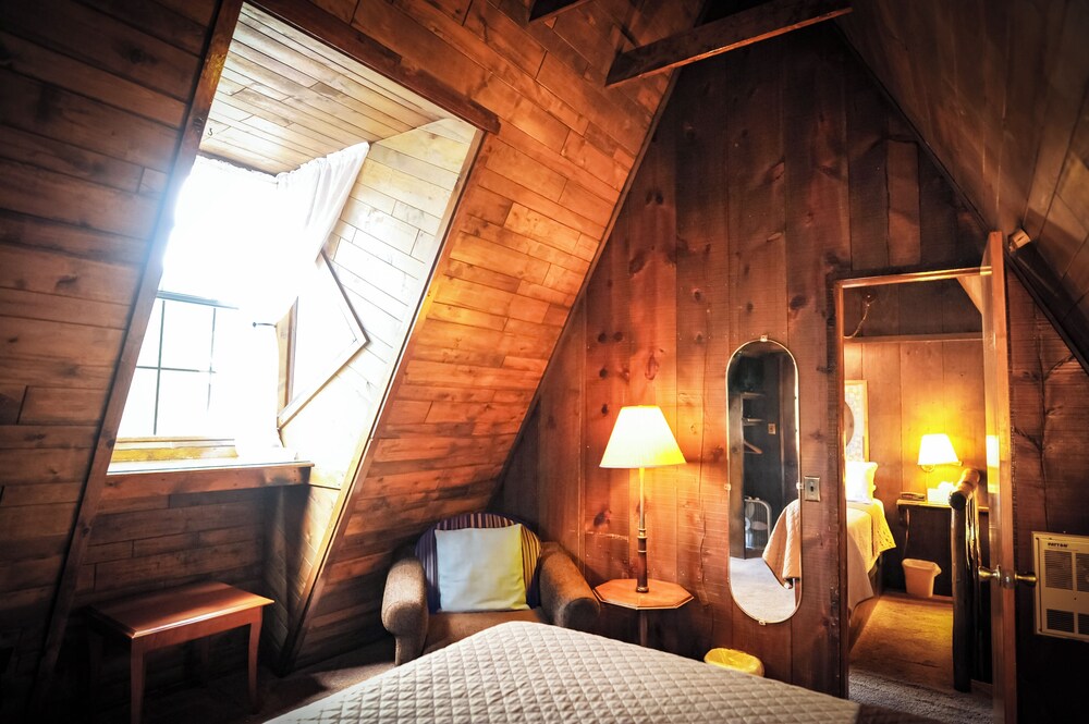Bear Creek Motel And Cabins