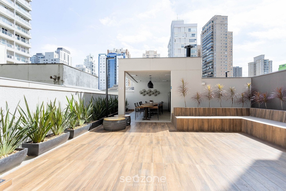Studios in Building With Gym in Brooklin - SP Emnrs