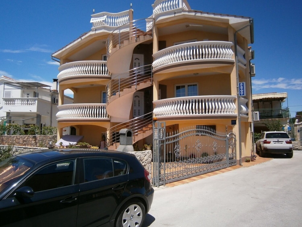 Photo 7