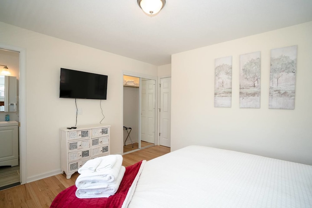 The Meadowlark Manor Spacious Backyard  Hot Tub - Property Image 21