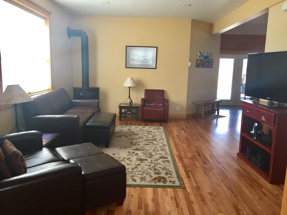 Mountain Modern 4 Bedroom Holiday Home By Pinon Vacation Rentals