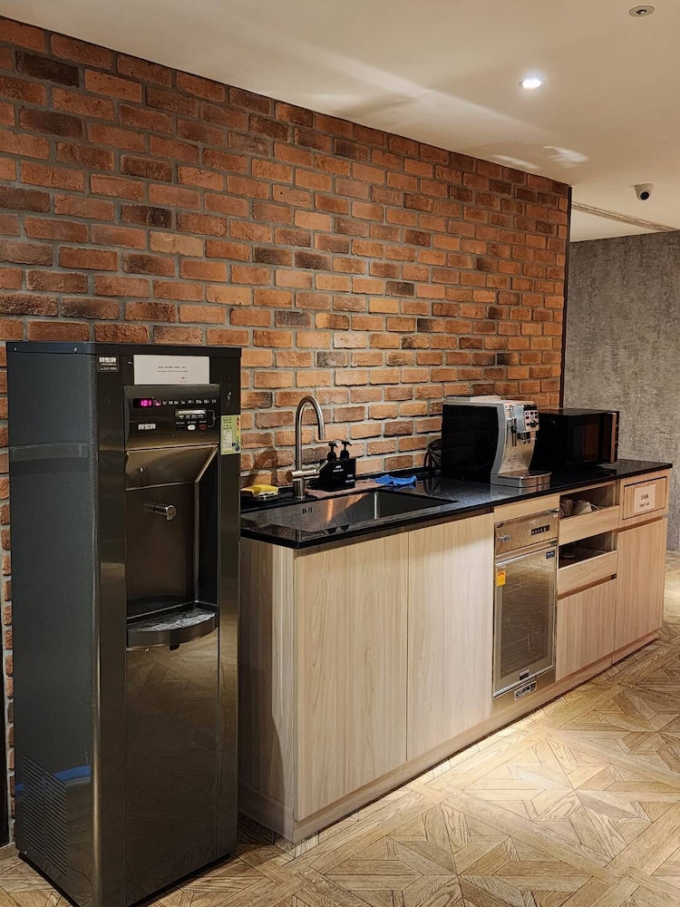 Fun Stay Inn Ximen