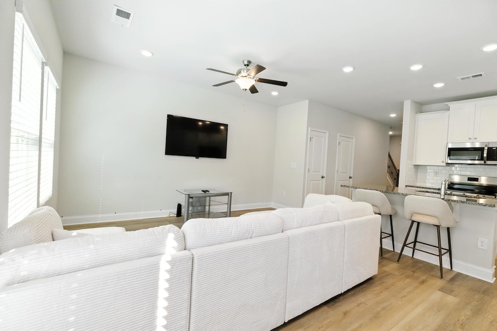 Charming Easley Retreat With Private Yard 3 Bedroom Townhouse