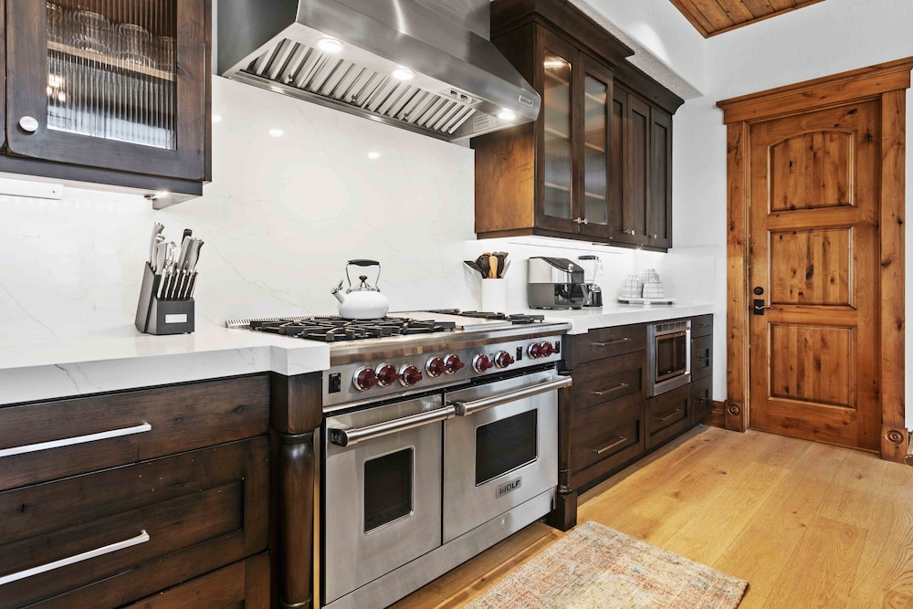 6565 Lookout Drive - Four Bedroom with Spa 4 Condo