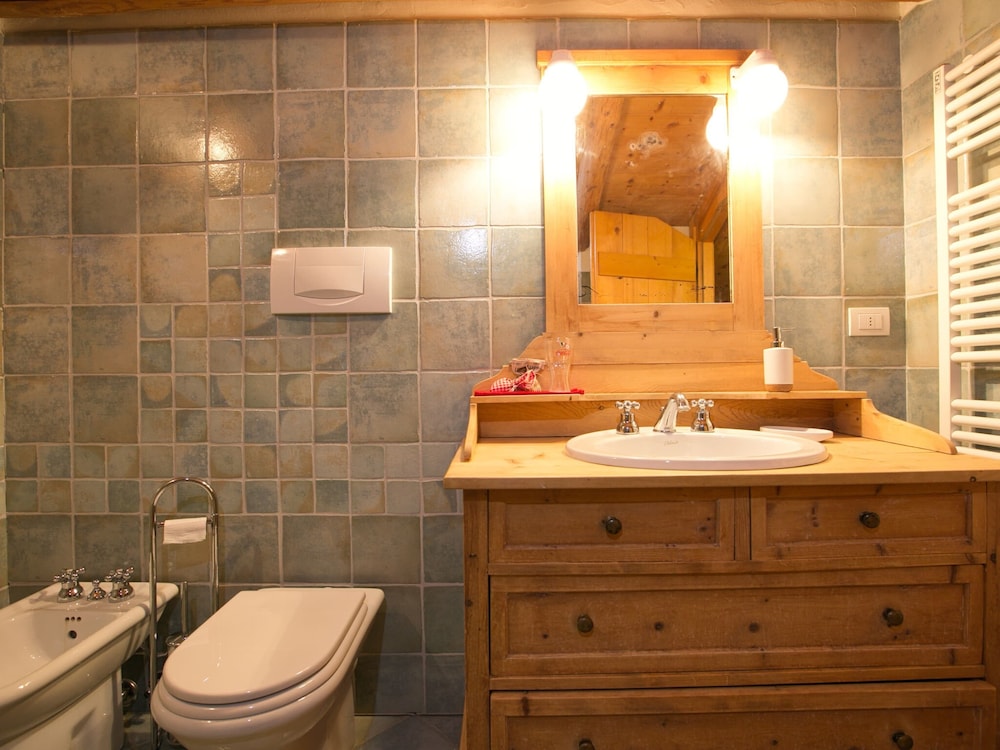 Typical Cottage in Bellamonte Italy With Bubble Bath view 4