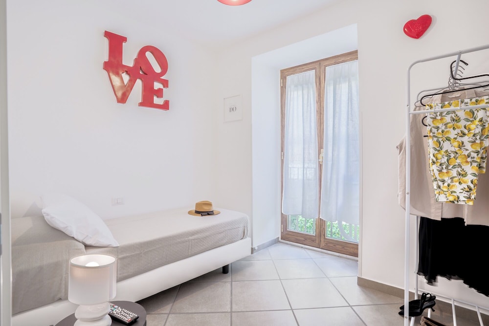 Two Bedrooms Apt In Sorrento Center With Balcony