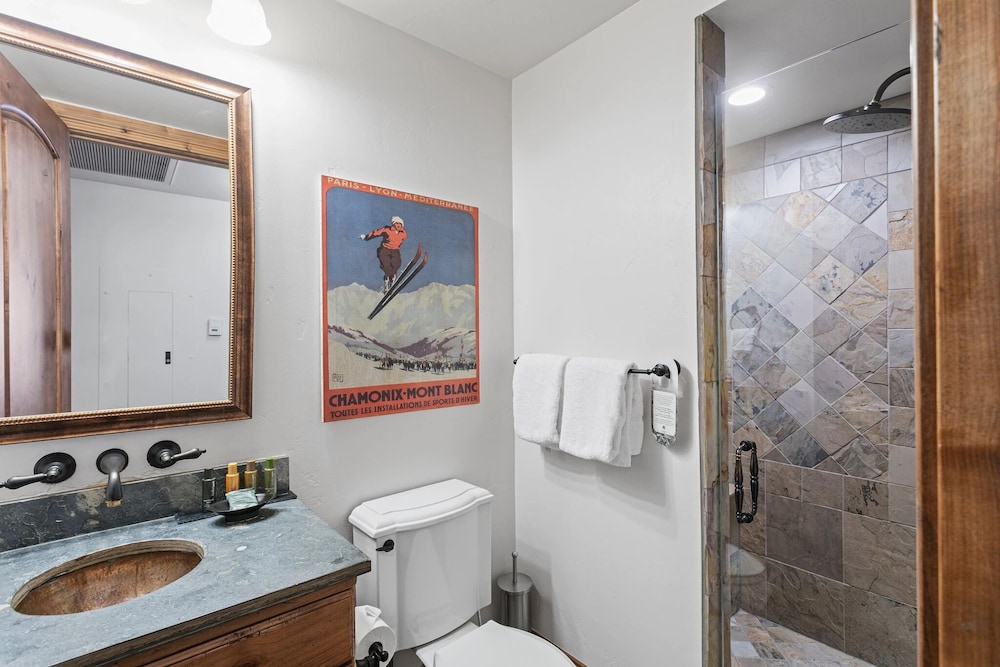 Grand Lodge - 3 Bedroom Deluxe #304 - Ski-in/out 3 Condo