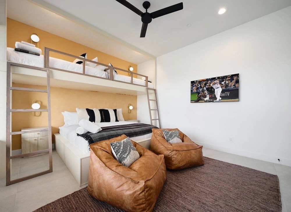Luxe - Solstice Retreat - Heated Pools - 2 Homes