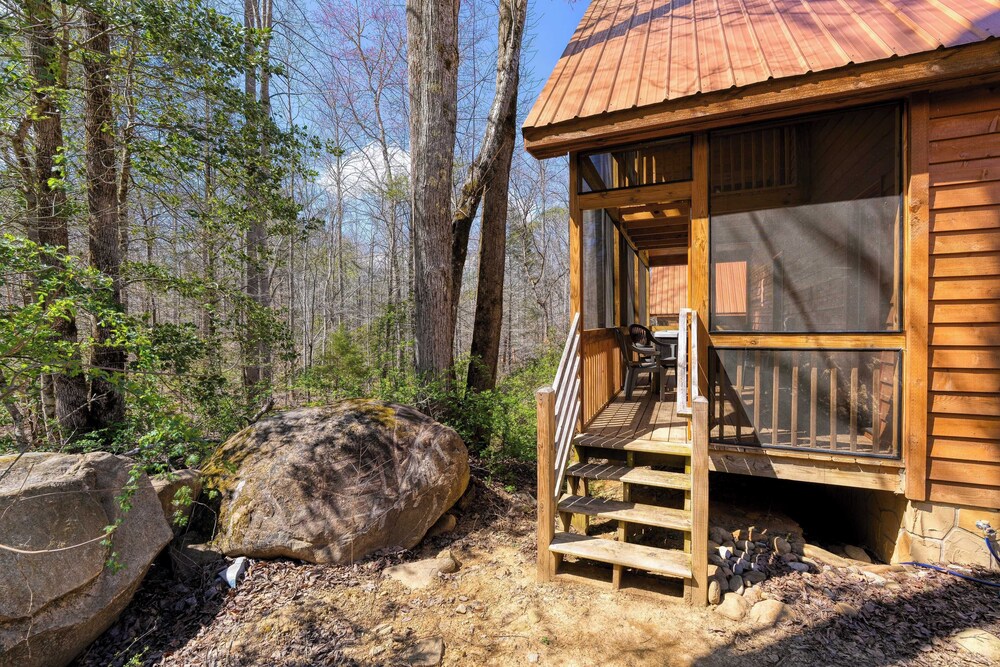 Hot Tub + Foosball Access to Pool, Tennis, Gym Chill'n in the Smokies